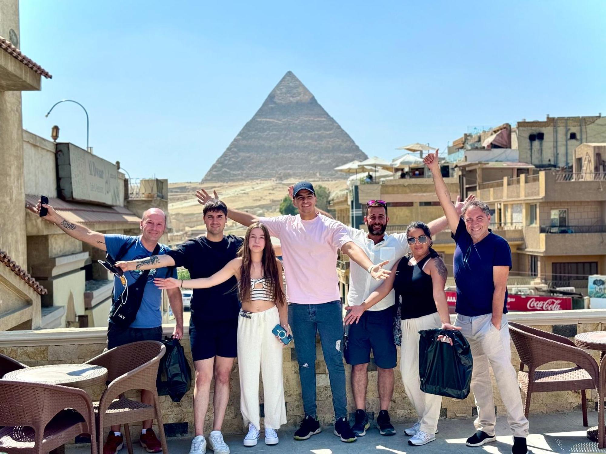 King Ali Pyramids View Inn Kafret el-Gabal Exteriör bild