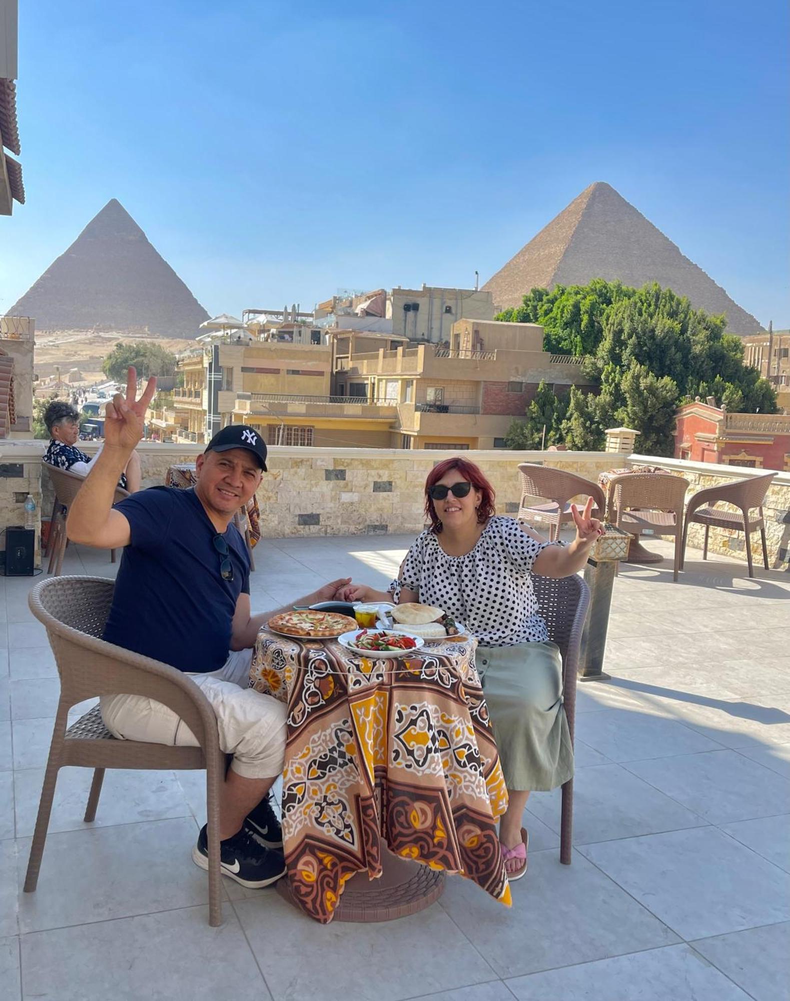 King Ali Pyramids View Inn Kafret el-Gabal Exteriör bild