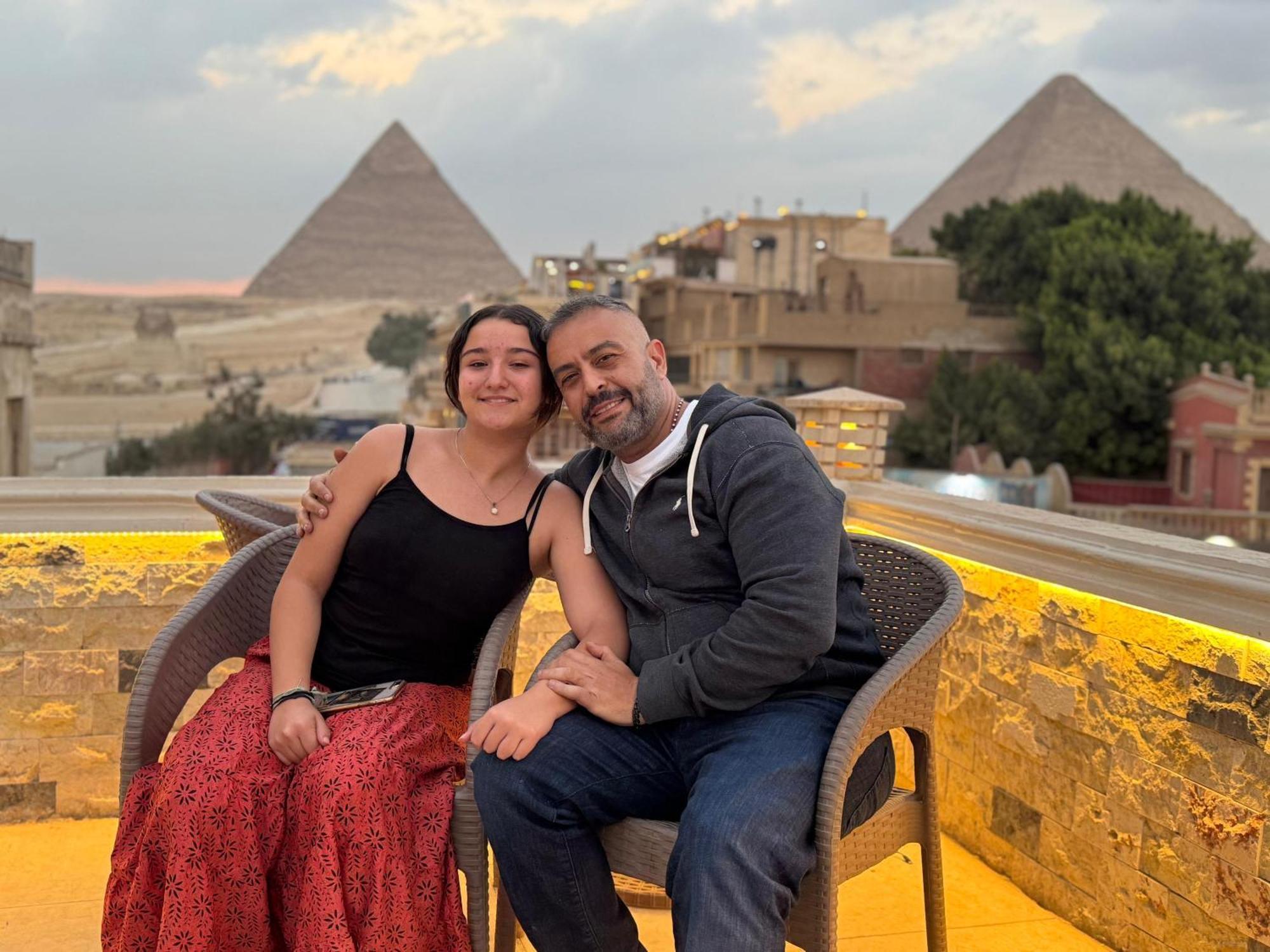 King Ali Pyramids View Inn Kafret el-Gabal Exteriör bild