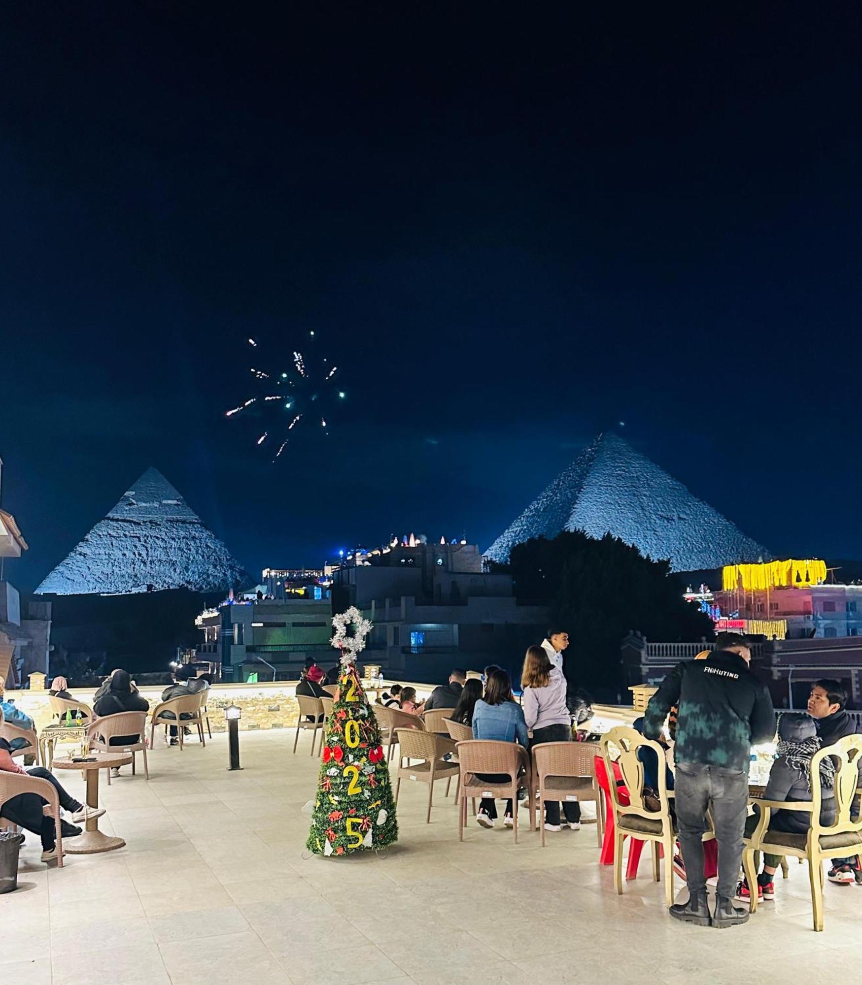 King Ali Pyramids View Inn Kafret el-Gabal Exteriör bild